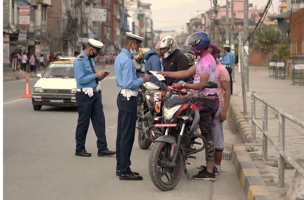 How to get back the bluebook after being fined by the traffic police?